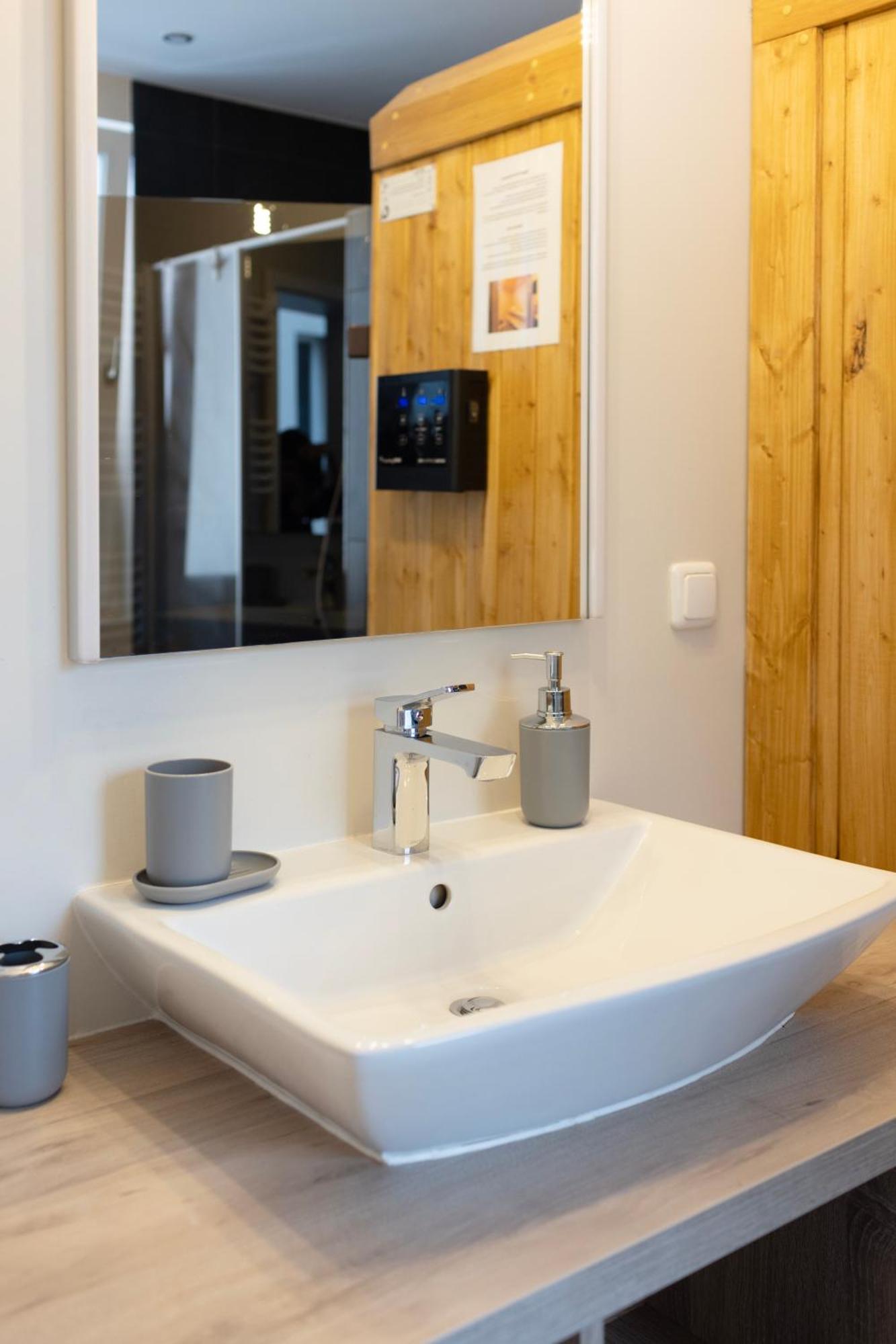 Huge Apartment With Sauna And Free Parking Duisburg Eksteriør bilde